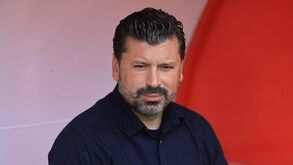 Carlos Fangueiro continua no comando técnico do Leixões