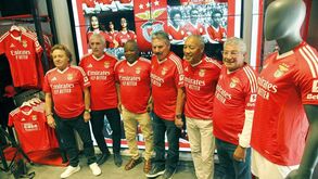 Benfica apresenta nova camisola: homenagem aos campeões de 1974/75 e às mulheres