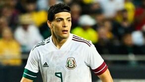 Besiktas e Trabzonspor 'lutam' pelo mexicano Raúl Jiménez