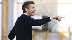Ponta-de-lança na agenda do Estoril