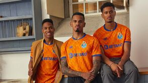 Laranja dá cor ao novo equipamento alternativo do FC Porto