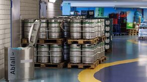 Gelsenkirchen aposta em cerveja mais 'fraca' para impedir violência entre adeptos no Sérvia-Inglaterra