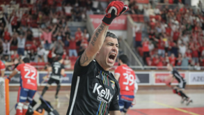 Benfica goleia Oliveirense na 'negra' e marca encontro com o FC Porto na final do playoff de hóquei em patins