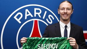 PSG contrata Safonov ao Krasnodar