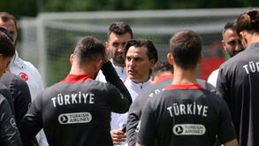 Cenk Tosun e Irfan Kahveci falham treino da Turquia