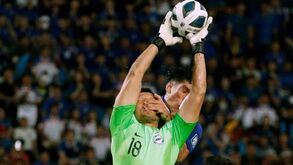 Adeptos chineses enchem conta de guarda-redes da seleção de... Singapura: «Deixem de me transferir dinheiro!»