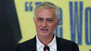 Turcos garantem que Mourinho já definiu dois alvos para o mercado e um... é internacional português