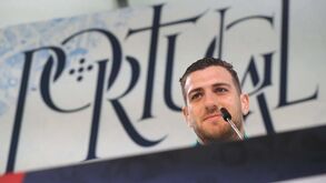 Dalot e a concorrência de Cancelo, Semedo e Nuno Mendes: «Dá-me prazer esse tipo de competição»