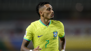 Raphinha responde às críticas de Ronaldinho: «Soubemos pelo Vini Jr. que ele pediu bilhetes para ver os jogos...»