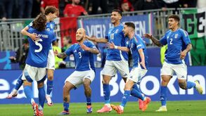 A crónica do Itália-Albânia, 2-1: Uma cambalhota entre dois valentes sustos