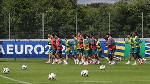 Hora de trabalhar: Seleção Nacional fechou-se depois da euforia da chegada