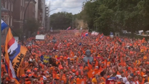 Mar laranja no Euro'2024: adeptos holandeses levam Hamburgo à loucura