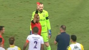 Petit expulso na goleada do Cuiabá com recurso ao VAR