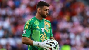 Simón reprova posição política de Mbappé