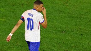 Mbappé vai ter de proteger o nariz e lança desafio: «Alguma ideia para máscara?»