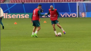 Pepe bem tentou fintar Cristiano Ronaldo mas o capitão não deu 'abébias'