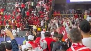 Adeptos da Turquia e da Geórgia à pancada dentro do estádio antes do jogo em Dortmund  