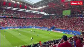 Record deu o mote e a Seleção aquece ao som de 