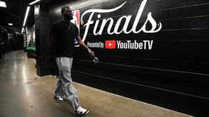 Marcelo Rebelo de Sousa e Luís Montenegro felicitam Neemias Queta pela conquista na NBA