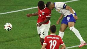 Jogador envolvido no lance em que Mbappé partiu nariz deixa mensagem aos adeptos franceses
