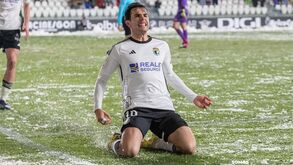 Álex Bermejo é reforço do Farense
