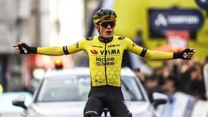 Jonas Vingegaard no alinhamento da Visma-Lease a Bike para o Tour