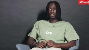 O 'cantor' Zicky Té: Será que vamos ter 'feat' com Nuno Dias?