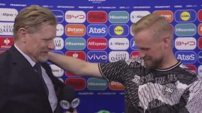 Peter Schmeichel entrevistou o filho Kasper: «Faço muitas entrevistas pós-jogo, mas nunca faço isto...»