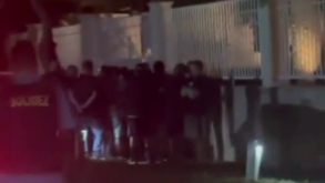 Adeptos do Vasco tentam invadir condomínio onde moram os jogadores na Barra da Tijuca