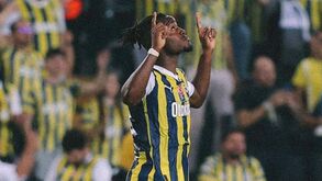 Trocou o Fenerbahçe pelo Galatasaray e a mulher revela: «Queriam a morte da minha filha!»