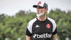 Do discurso repetitivo ao 'desaparecimento'... de um ex-Benfica: os motivos do despedimento de Álvaro Pacheco