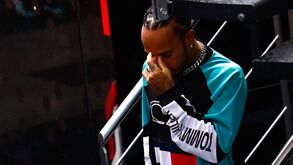 Email denuncia sabotagem da Mercedes para prejudicar Hamilton: equipa avisa a polícia