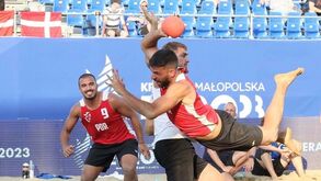 Seleções portuguesas nos 'quartos' do Mundial de andebol de praia com o Brasil