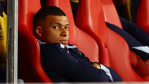 Mbappé reclama 100 milhões de euros ao PSG por salários e prémios em atraso desde abril