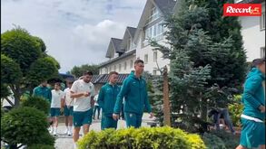 Seleção Nacional dá passeio junto ao hotel e já sente apoio dos adeptos