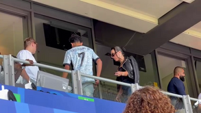 Georgina e Cristianinho centram as atenções nas bancadas do Signal Iduna Park