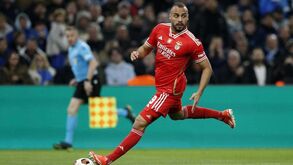 Benfica tenta leilão por Arthur Cabral