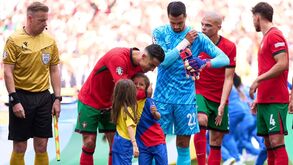 Menina nem queria acreditar que Cristiano Ronaldo era real: momento está a dar que falar