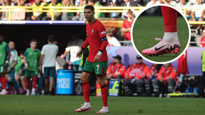 Cristiano Ronaldo jogou a 2.ª parte do Turquia-Portugal com as chuteiras de Bruno Fernandes