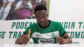 Isnaba Mané renova contrato com o Sporting