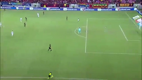 Onde é que já vimos isto? O incrível autogolo em jogo da Série B brasileira que fez lembrar o Turquia-Portugal