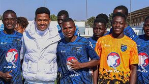 Geny aconselha jovens dos Black Bulls: «Com coragem e determinação, podem conquistar o mundo!»