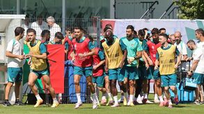 Termómetro nos 30º C, 'chapéus há muitos' e um olhar... vietnamita: o outro lado do treino da Seleção Nacional