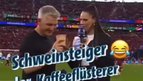 Insólito: Schweinsteiger confunde microfone com... copo de café