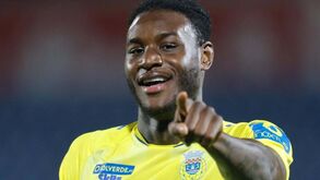 Oficial: Jerome Opoku assina em definitivo pelo Basaksehir