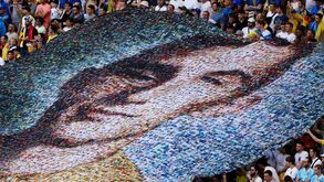 Impressionante: adeptos ucranianos exibem tarja de homenagem a soldados mortos na guerra