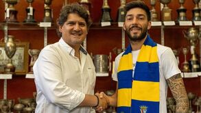 Paulinho renova pelo Atlético