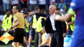 Das reprimendas a craques à apatia no banco: Deschamps gera mal-estar na seleção francesa