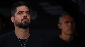 António Oliveira desiludido e desgastado: brasileiros dão pormenores do 'caos' no Corinthians