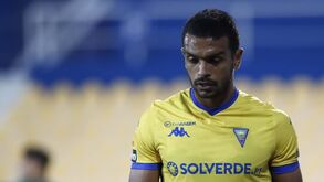 Lucas Áfrico é reforço do Farense